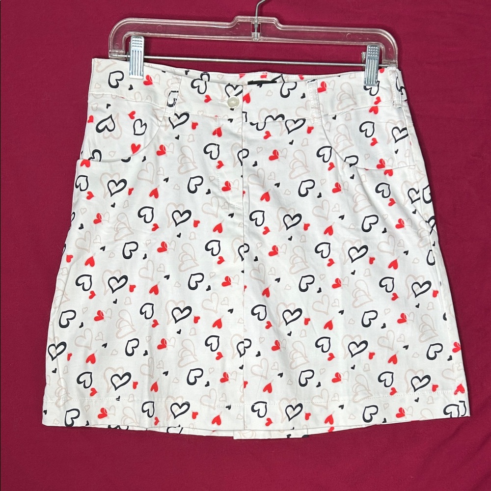 New Women’s size Medium Heart Print White skort w/Navy/Pink/Red hearts